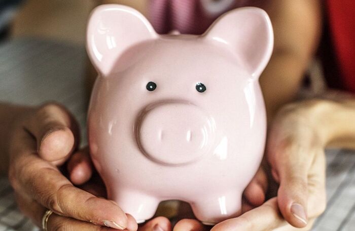 Lifestyle changes that can make you a money-saving expat-item