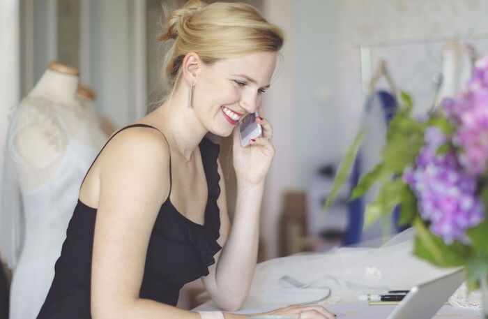 How to save money when planning a wedding as an expat-item