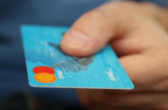 How to build a credit rating in the UK or US as an expat-item