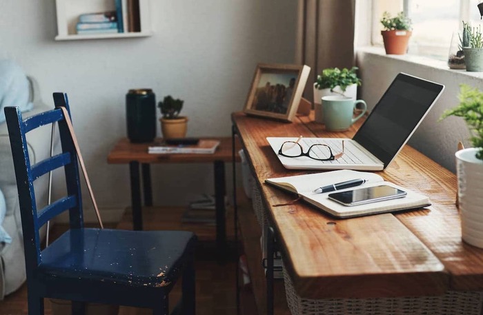 Before investing as an expat, think about these things.-item