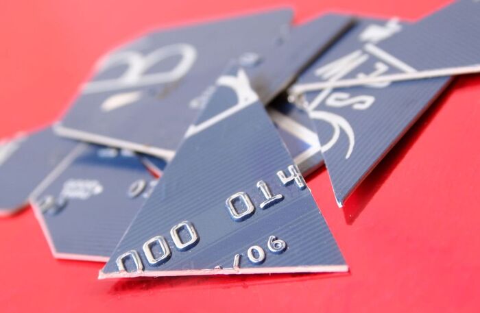 How to manage your debts as an expat-item